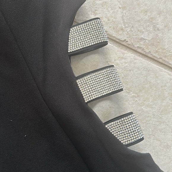 Windsor Black Plunge Neckline Dress - Picture 4 of 13